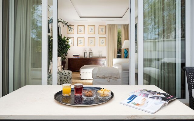 Opera Home