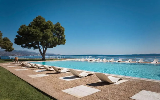 Kalamaki Beach Resort