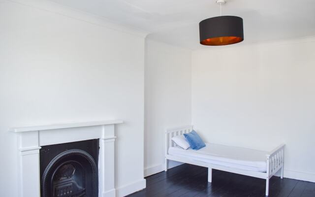 Spacious 3 Bedroom Hove Apartment