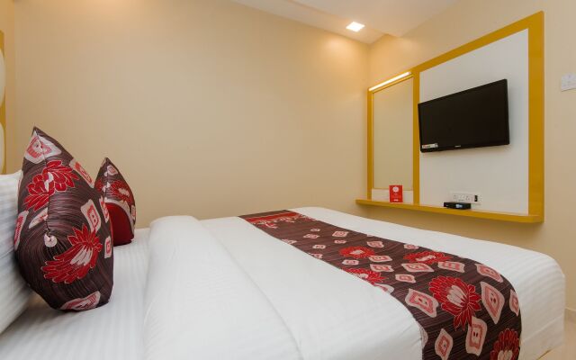 OYO 11720 Gold Coast Inn