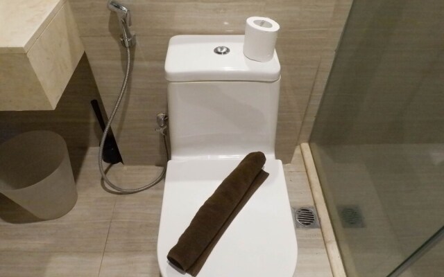 Luxurious Studio Apartment At La Riz Supermall Mansion