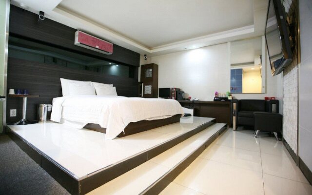 Hit Hotel