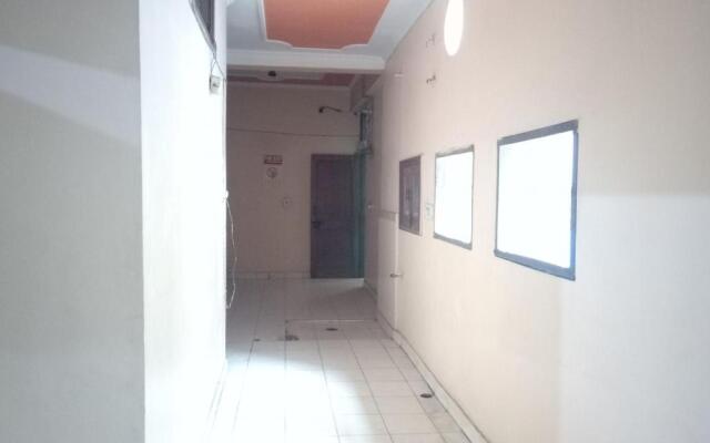 Yash Guest House 01 Minute Walk in Nizamuddin Railway Station
