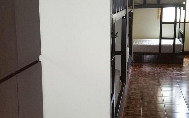 Relax Time Silom - Hostel