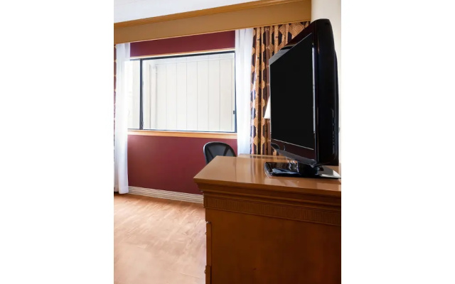 Ramada by Wyndham Toms River