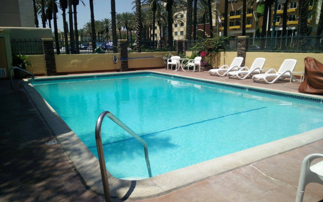 Anaheim Islander Inn and Suites