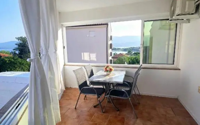 Apartments Vugica Šilo