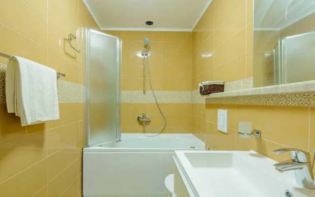 Villa Pave - Six-bedroom Villa With Terrace and Swimming Pool