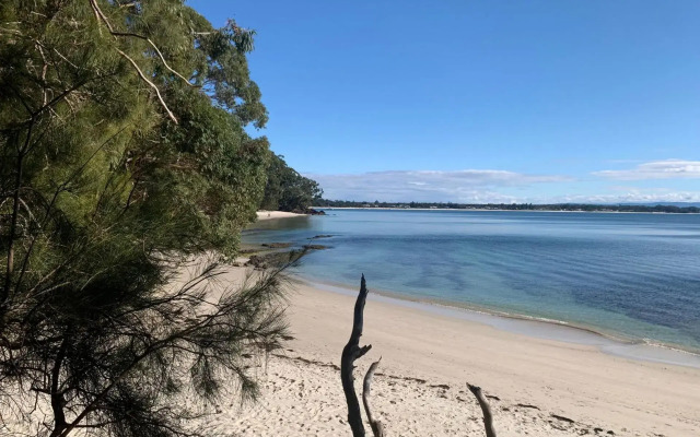 Stylish Family Beach House Walking Distance to 3 Beaches