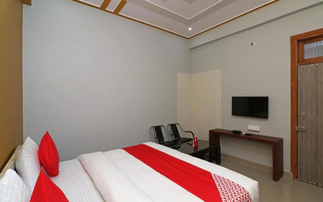 OYO 28244 Hotel The Green Town