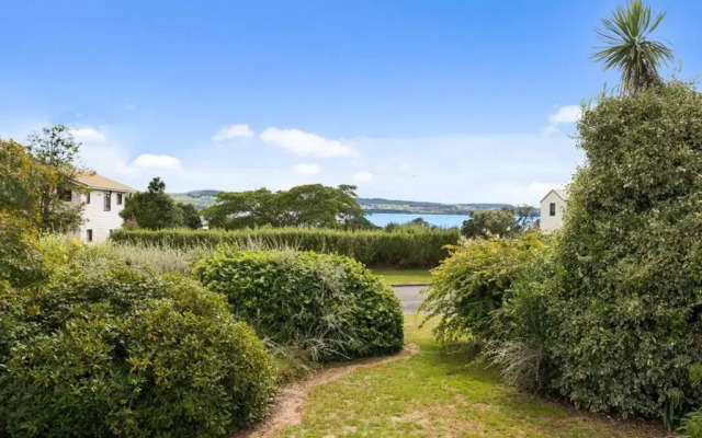 Serenity by the Lake - Lake Taupo Holiday Home
