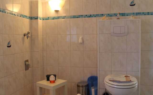 Spacious Bungalow near Sea in Grundshagen