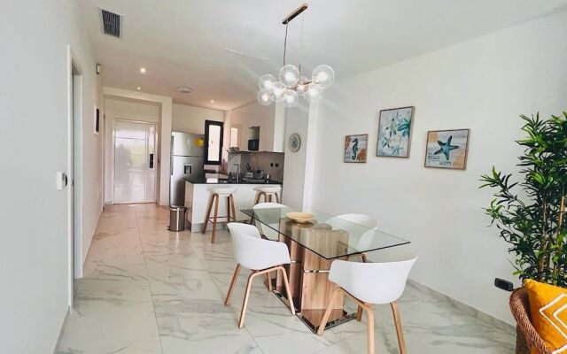 Luxury Apartment With Pool And Golf View