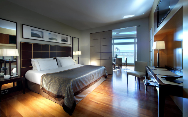 Eurostars Grand Marina - photo 4