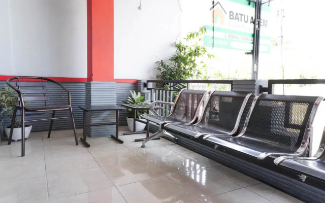 RedDoorz near Alun Alun Batu