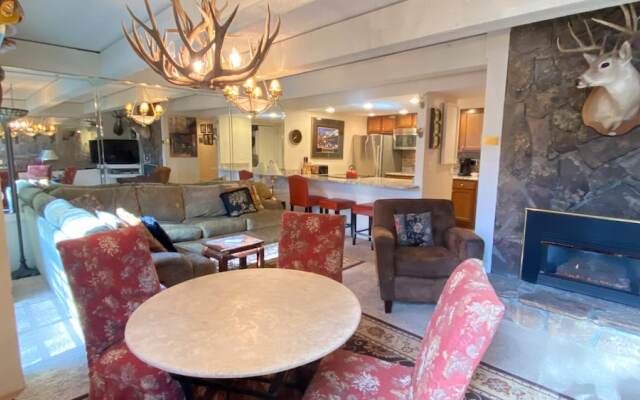 #211 Vail International