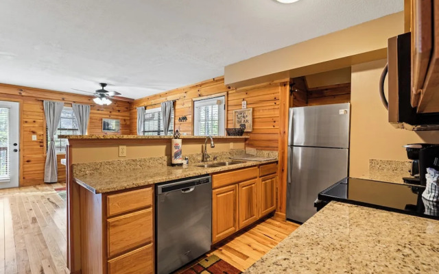 Bear Hideaway Cozy 3BR Cabin