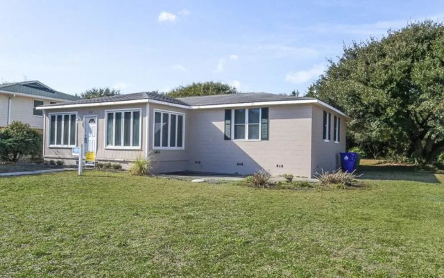 Palm Boulevard 3507 by RedAwning