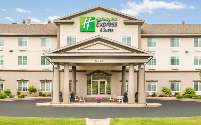 Holiday Inn Express & Suites Eau Claire North, an IHG Hotel