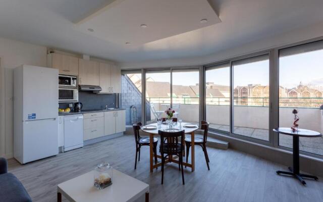 Le Mancini - Parking et Terrasse