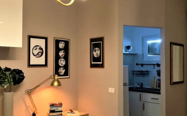 Bright studio with balcony - Visconti 14