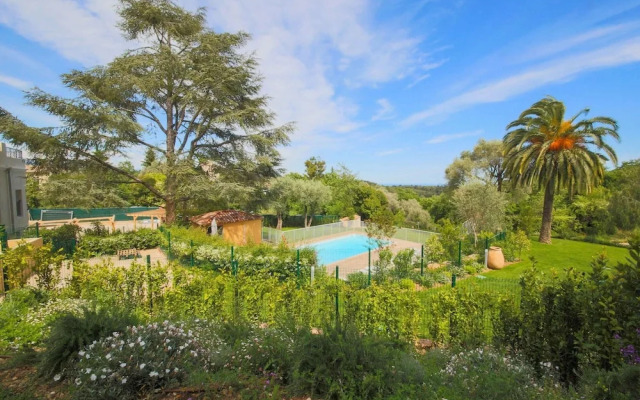 Apartment in Provence With Pool & Golf
