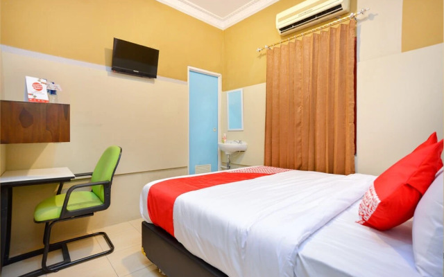 OYO 476 Hotel Naura