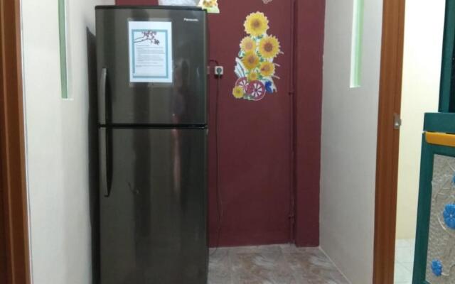 Eiffel Residence Cideng - Female Only