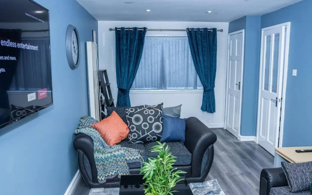 Stunning 4-bed House in Telford West Midlands