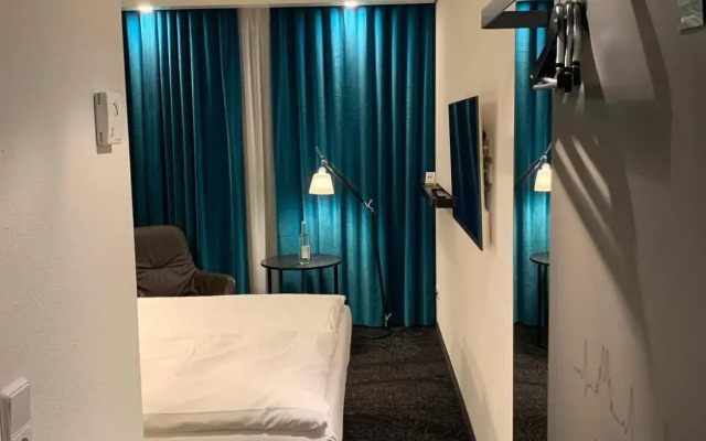 Motel One Köln-Neumarkt