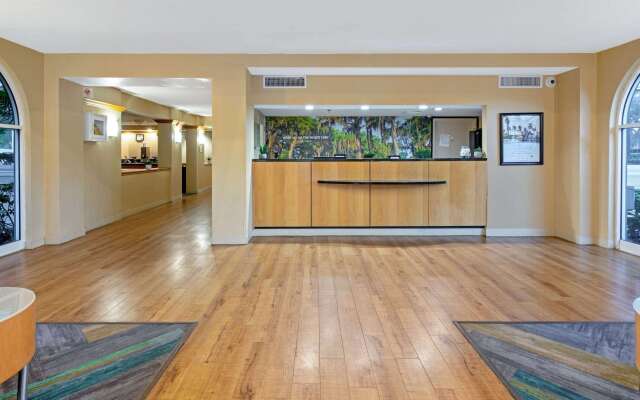 La Quinta Inn & Suites by Wyndham Coral Springs South