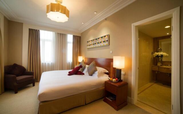 Broadway Mansions Hotel - On the Bund
