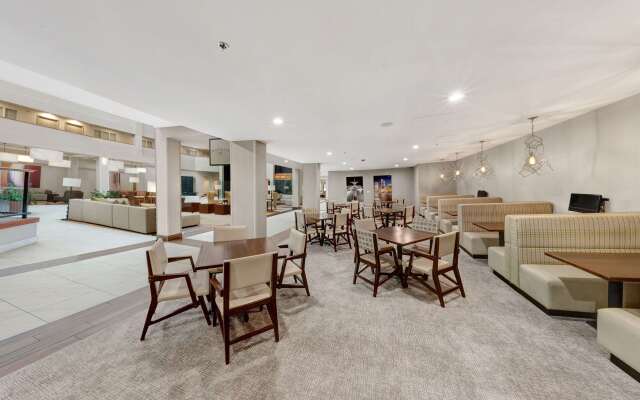 Embassy Suites by Hilton Milwaukee Brookfield