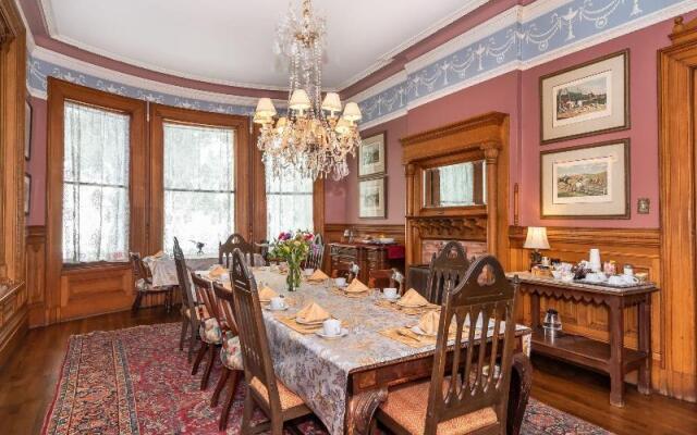 Chateau Tivoli Bed and Breakfast