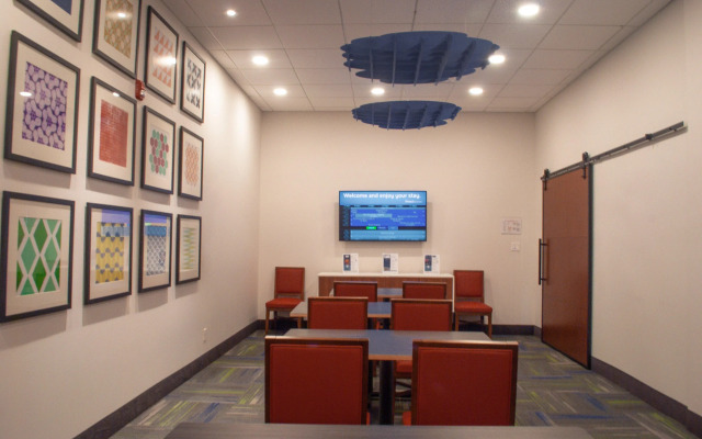 Holiday Inn Express & Suites Edmonton N - St. Albert by IHG