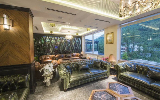 Jolnar Garden Hotel