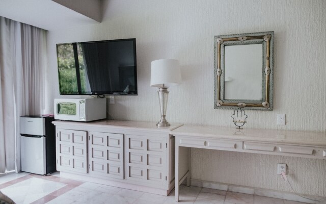 State of the Art beach front Condo