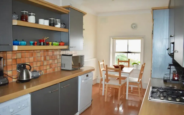 2 Bedroom Brighton Apartment With Sea Views