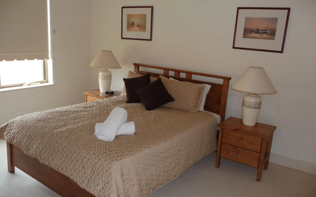 City Escape 3BD in Adelaides East End 5