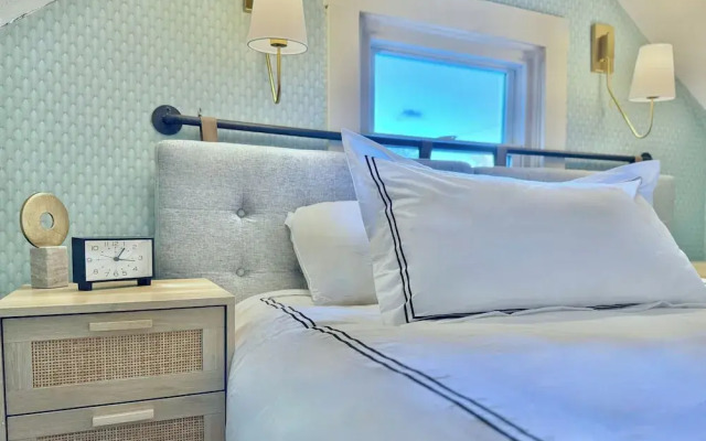 The Colonial Mt. Lebanon by Luxe PGH