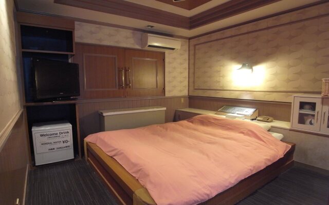 Hotel Tee (Adult Only)