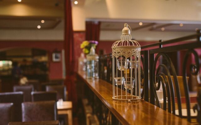 Farnham Arms Hotel