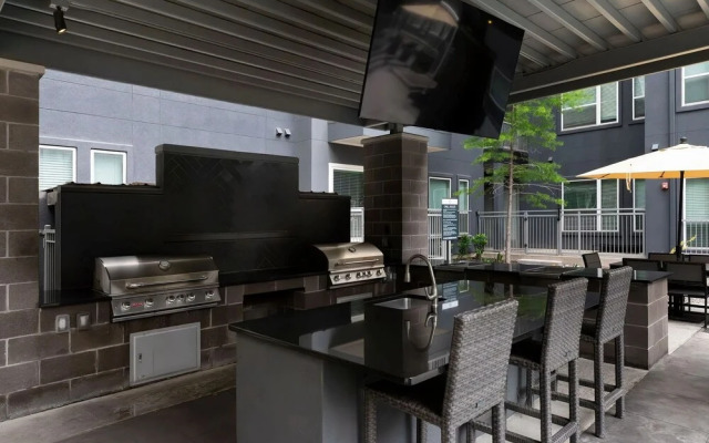 Landing Dallas Old East