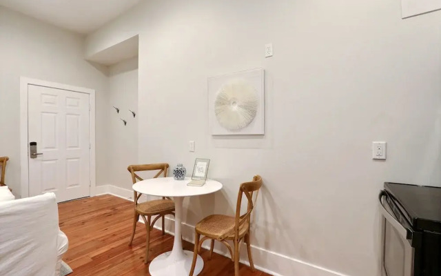 Gallery Stays - Parkside Suite