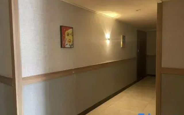Yangjiang Naqiaorui Hotel (Baili Plaza)