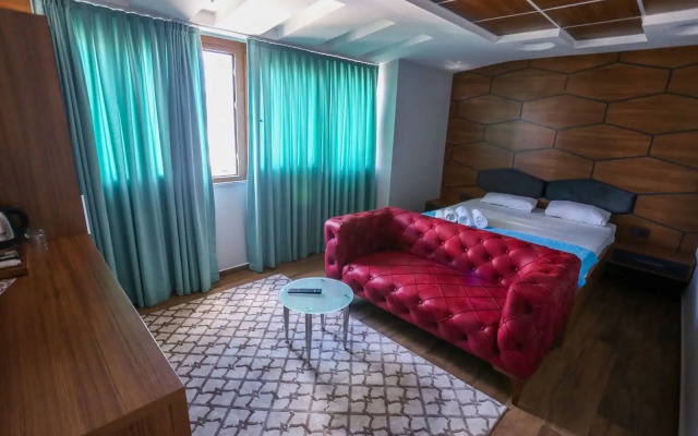 216 Eagle Palace Suite