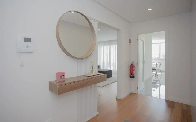 Liiiving - Luxury River View Apartment III