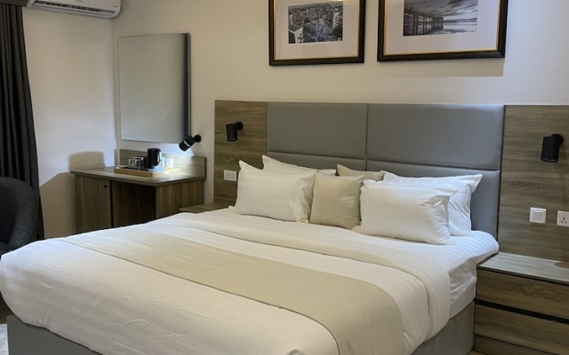 Ringruby Hotel Oladipo Bateye