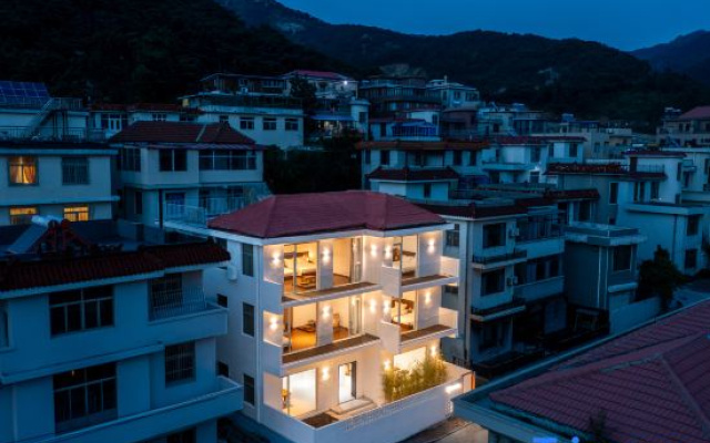 Floral Hotel· Xixia Qingye Hotel(Grape Beach Beach Branch)