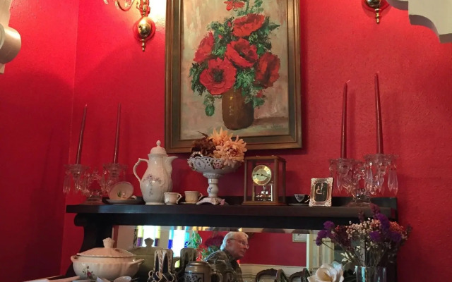 Historic 1859 Woldert-spence Manor